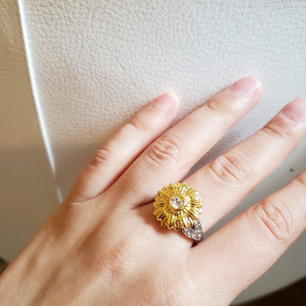 NWOT Sunflower Ring - Picture 10 of 16